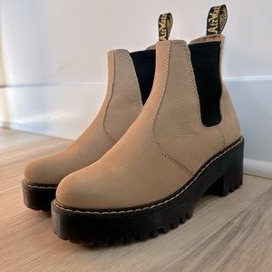 Size 7 DR MARTEN ROMETTY CHELSEA BOOTS IN LIGHT BEIGE “sand”